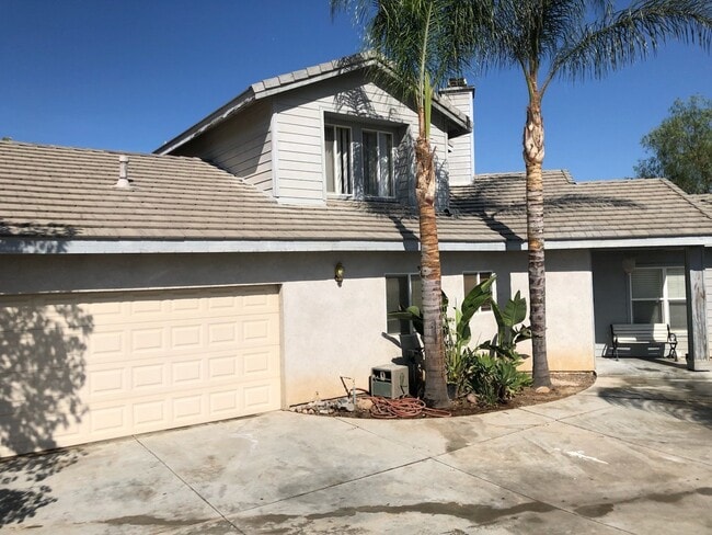 Beautiful home in a country setting! - Beautiful home in a country setting!