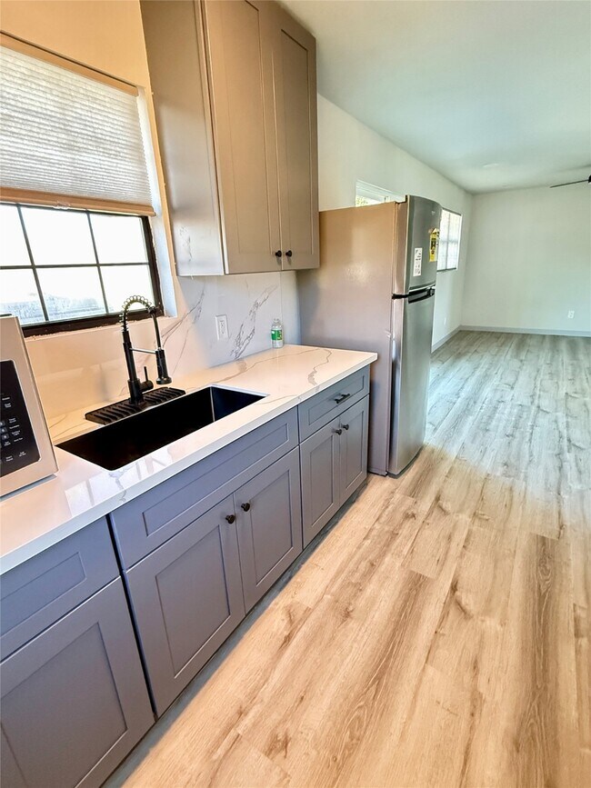 Photo - 210 N Mattson St