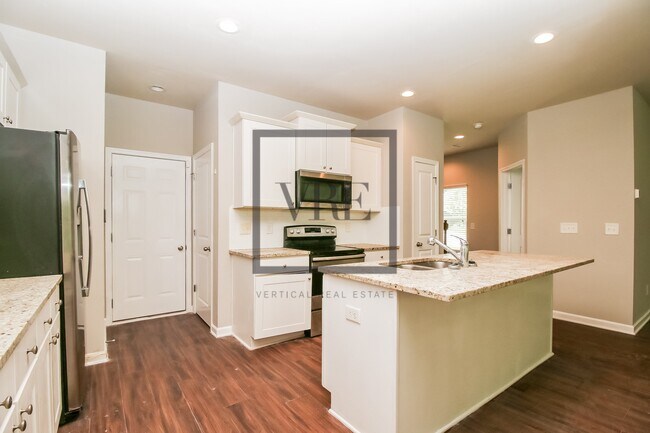 Photo - 133 Avonwood Cir