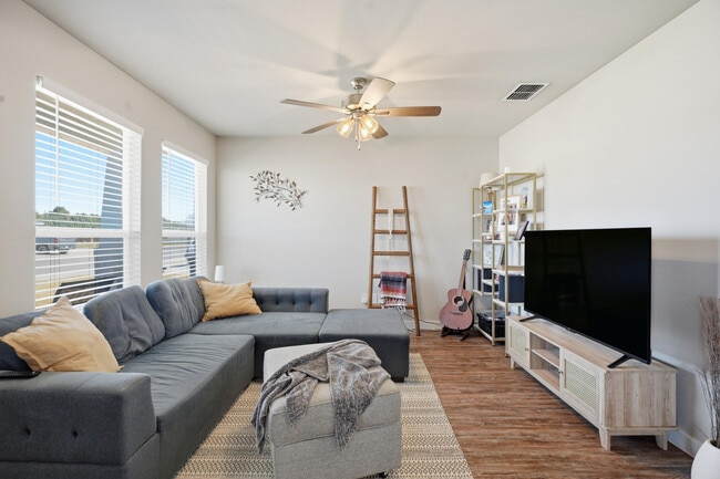 Photo - 1605 135th St