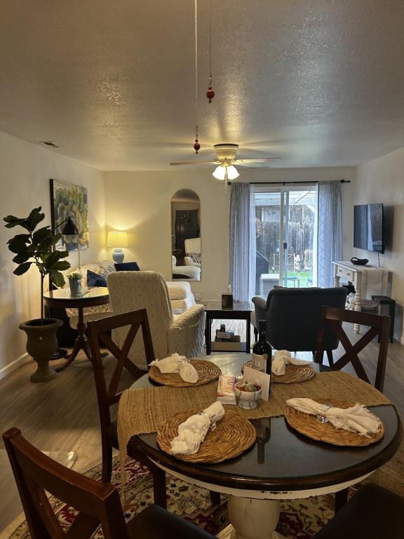 Photo - 563 Primrose Dr