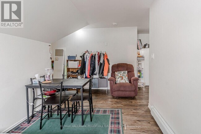 Photo - 42 Toronto St