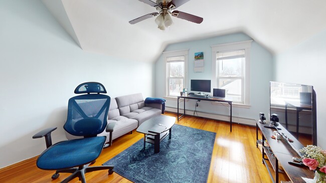 Photo - 15 Stanley Ave Unit 3