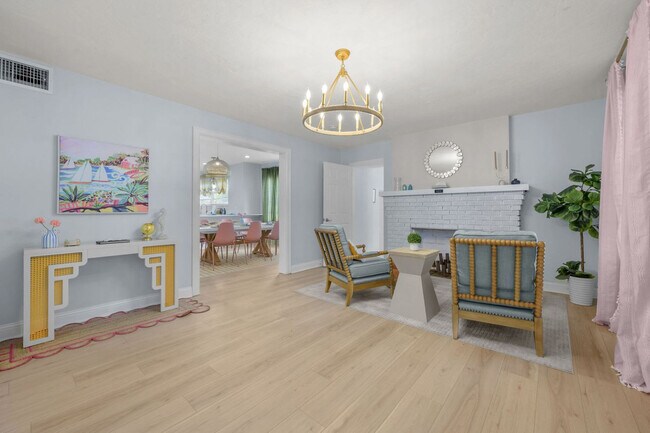 Photo - 522 31st St W Unit ID1332405P