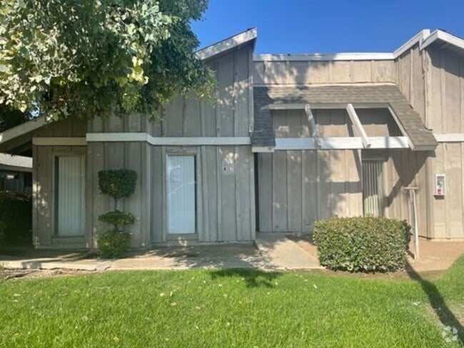 Building Photo - DeWitt Triplex Unit DeWitt  #C - 745 Rental
