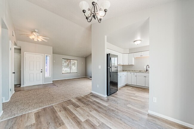 Beautiful newly updated house in Montbello! - Beautiful newly updated house in Montbello!
