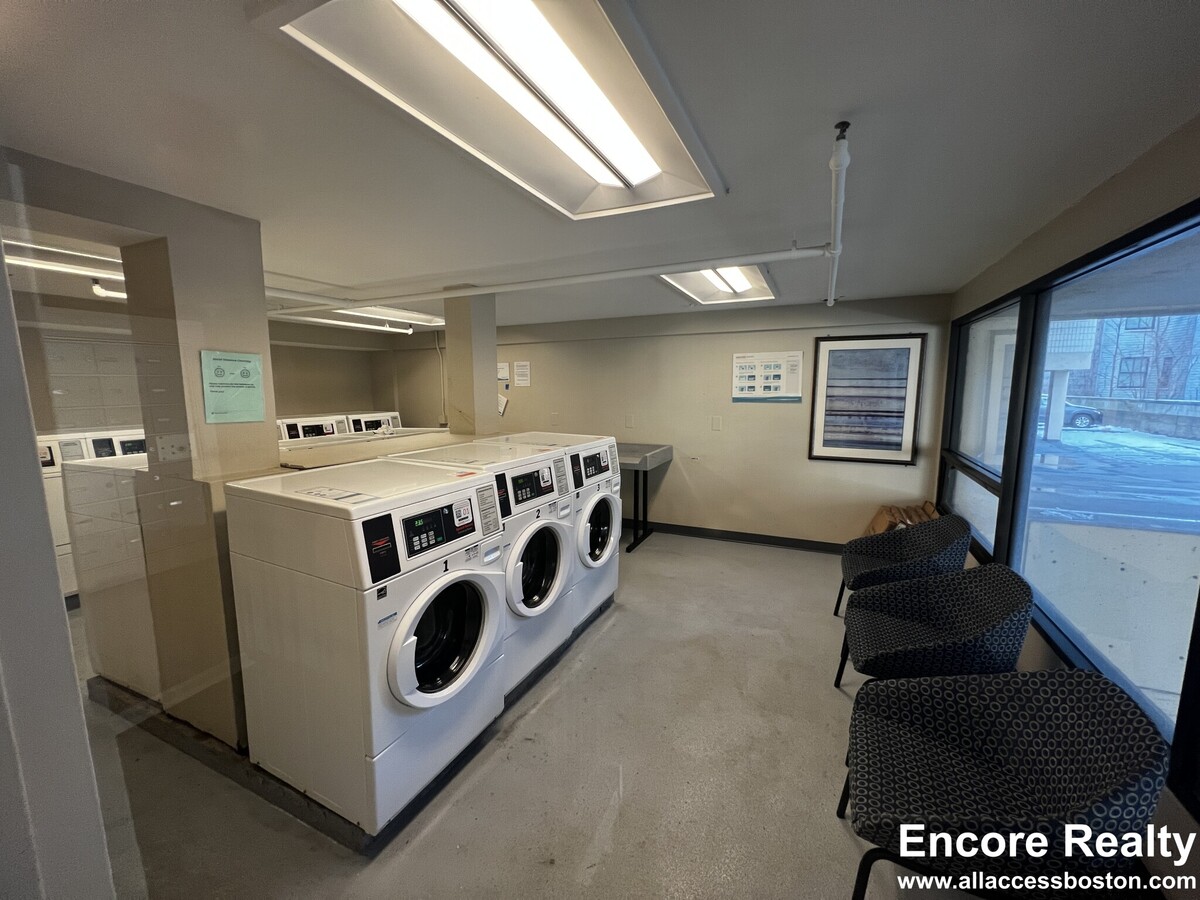 Photo - 925 Massachusetts Ave Unidad 8b