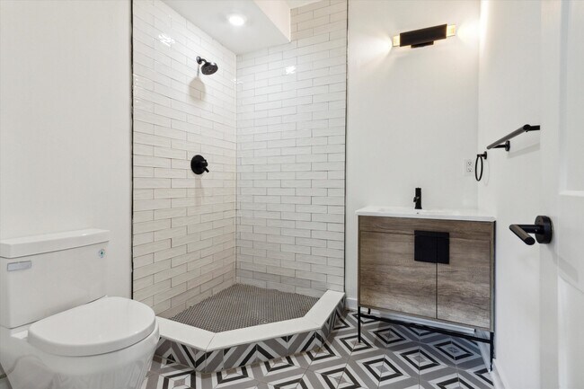 Photo - 1533 N Sydenham St Unit A