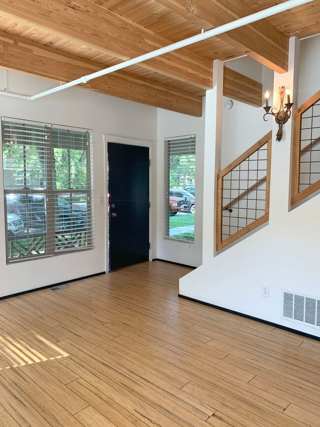 Photo - 318-320 W Myrtle Unit 318 #1