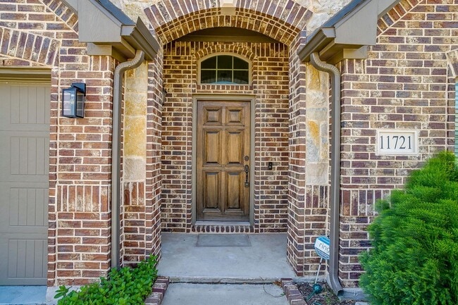Photo - Amazing 3 Bed, 2 Bath Rental Available in the Highly Desirable Live Oak Creek- WSISD- 76108