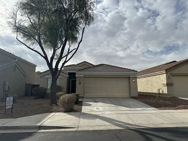 Building Photo - Immediate MOVE IN!