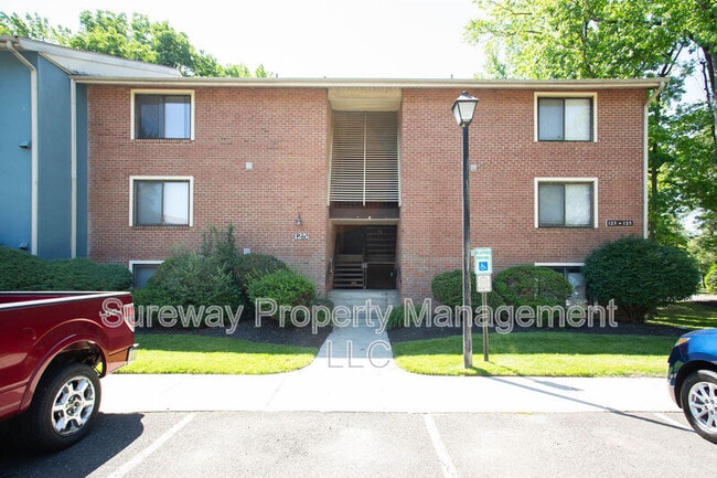 Building Photo - 125 Echelon Rd