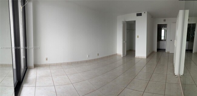 Photo - 2555 Collins Ave Unit 1910