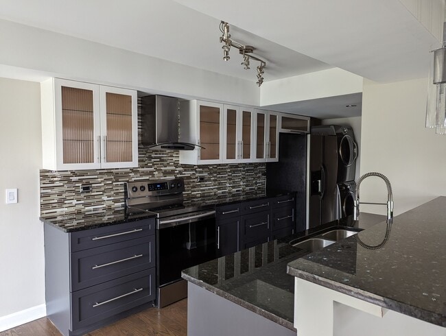 Photo - 8122 160th St