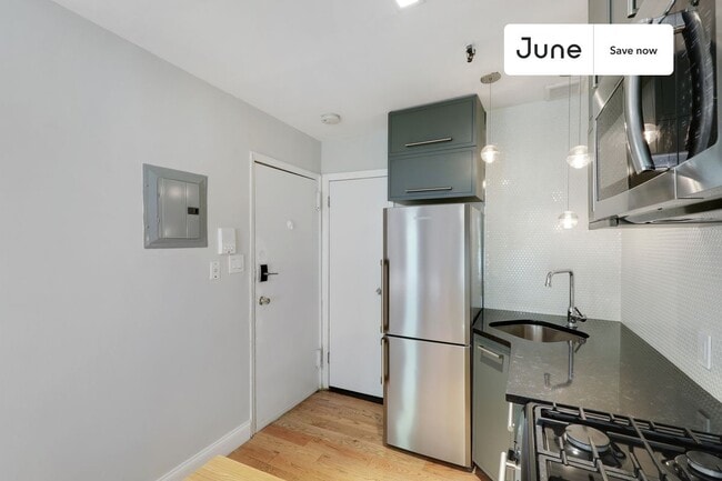 Photo - 491 W 22nd St Unit 4R