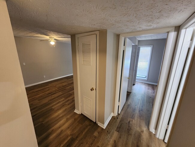 Photo - 9400 Roberts Dr