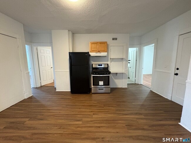 Building Photo - 205 Farren Ave Unit 2