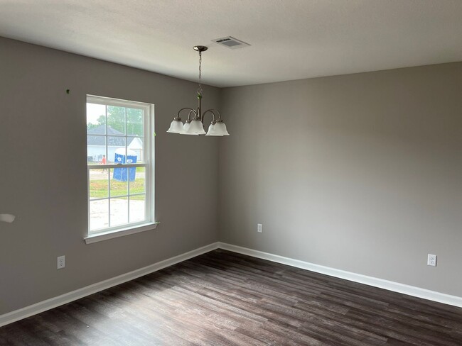 Photo - 7054 White Pine Ave