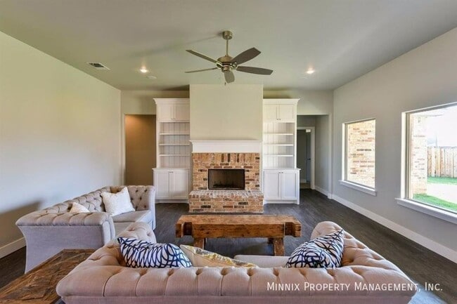 Photo - 2103 99th St