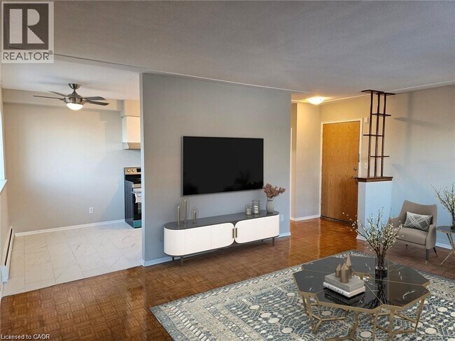 Photo - 2205 King St E Unité B2