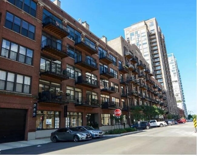 Building Photo - 375 W Erie St Unit 321