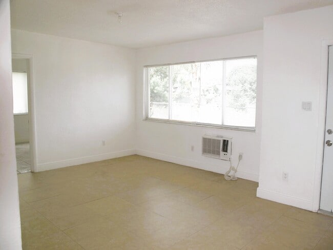 Photo - 340 NW 6th St