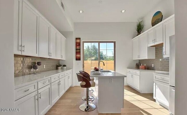 Photo - 421 W 6th St