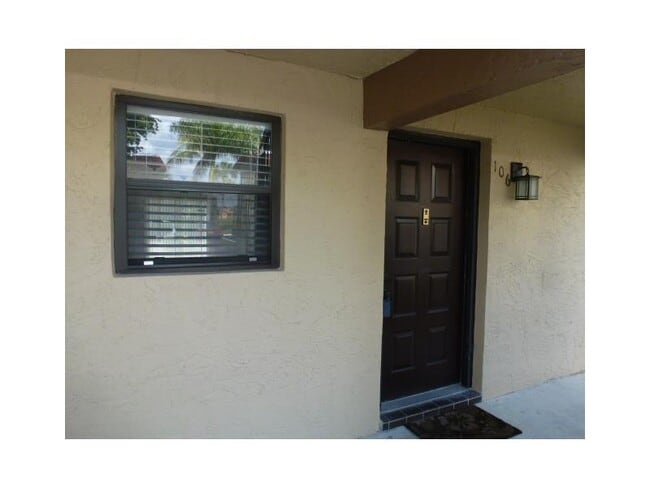 Building Photo - 21895 Lake Forest Cir Unit 106