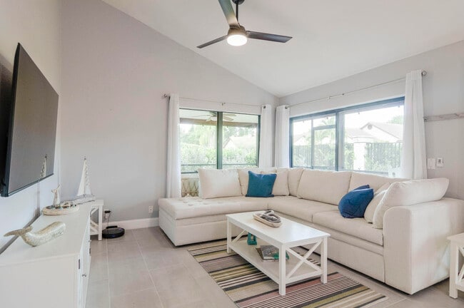 Photo - 85 Ironwood Way N