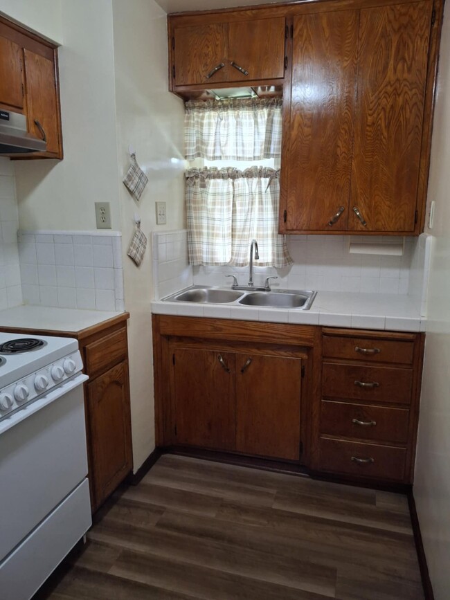 Photo - 1300 E 60th St Apartment Unit 1 bedroom duplex corner