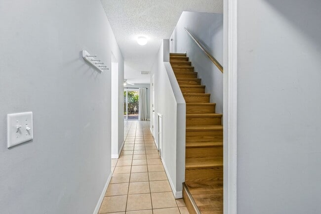 Photo - Adorable Beach Townhouse Close to Downtown