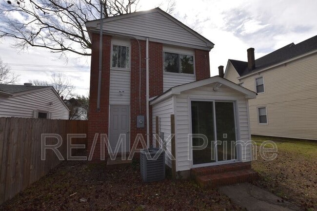 Photo - 1324 W 38th St