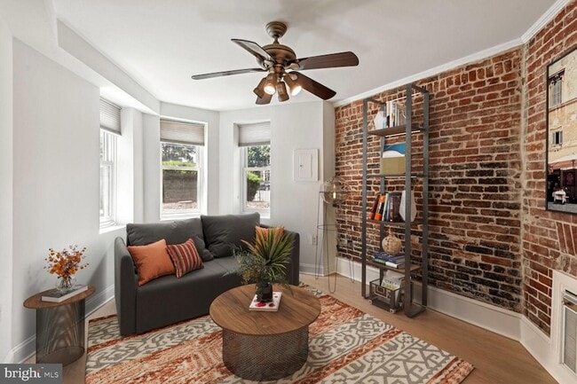 Photo - 817 T St NW