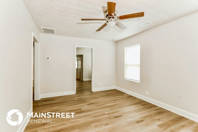 Photo - 3818 Bank St