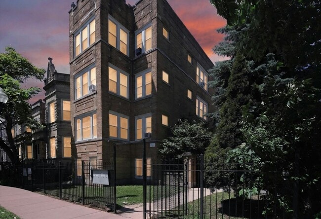 Building Photo - 1854 S Central Park Ave Unit 1852 - 2E