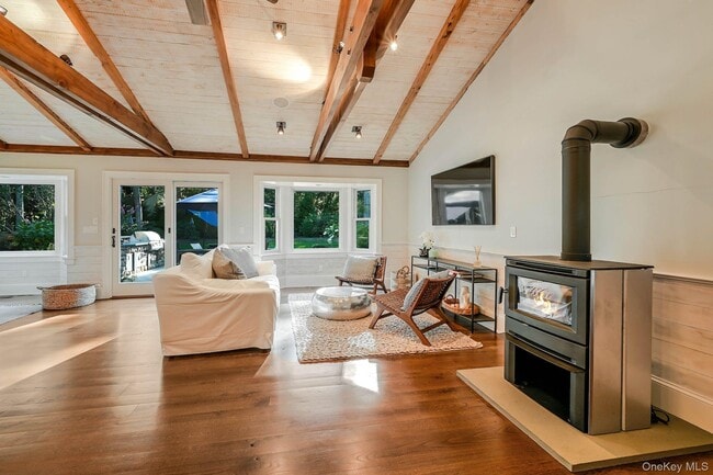 Photo - 1600 Pine Tree Rd