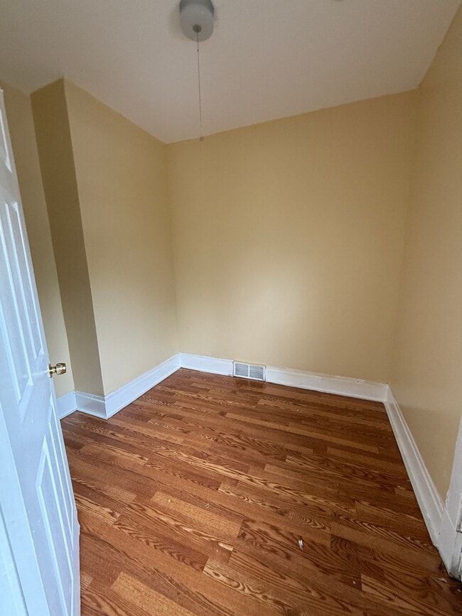 Photo - 412 Cornwall Ave Unit Upper