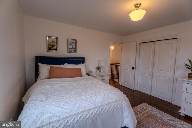 Photo - 308 Old Court House Rd NE