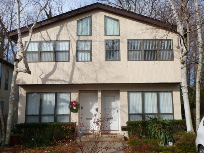 Building Photo - 3 West Drive Unit B