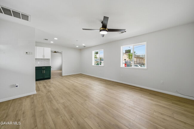 Photo - 2059 Shasta St
