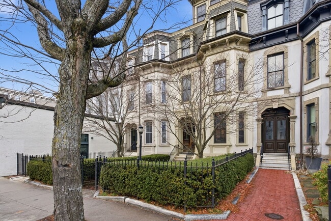 Photo - 1609 Tremont St