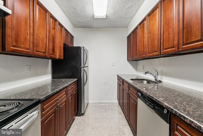 Photo - 1420 Locust St Unit 37P