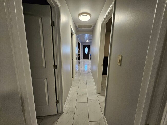 190 Eleu Pl Unit 190 Eleu Place-A 3bd/1 bath home with garage