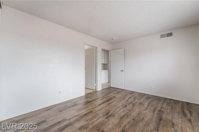 Photo - 7285 Bridgeview Ave