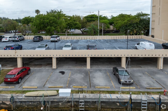 2350 NE 135th St - Vecino Del Mar