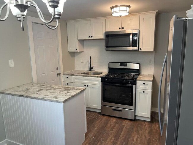 MODERN, TOTALLY UPDATED 2 BEDROOM / 1 BATH... - MODERN, TOTALLY UPDATED 2 BEDROOM / 1 BATH... Casa