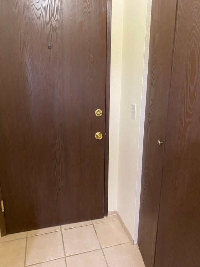 Building Photo - 14555 NE 32nd St Unit F-204