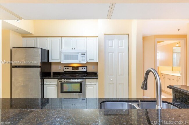 3 br, 2 bath House - 17125 N Bay Rd Apt 3104 - 3 br, 2 bath House - 17125 N Bay Rd Apt 3104