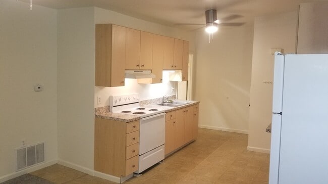 182 River St Unit 166 River St apt C