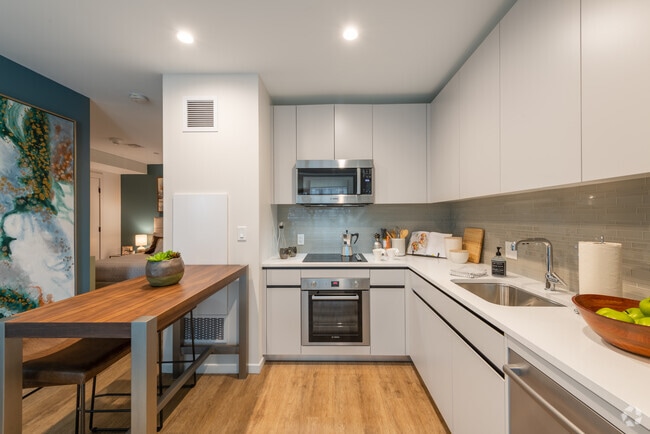 Studio, 1BA - 525SF